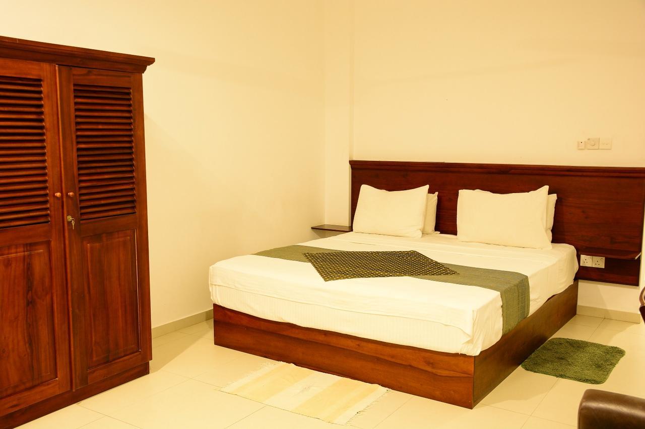 Ranmal Beach Hotel Хіккадува Номер фото
